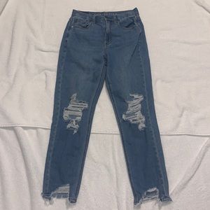 I am selling a pair of jeans from American eagle size is 2 color blue